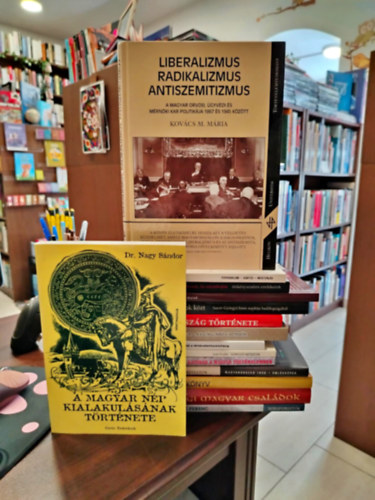 KNYVMENT AJNLAT, 15 DB. Magyar trtnelem. Liberalizmus, radikalizmus, antiszemitizmus+ A magyar np kialakulsnak trtnete+ Forradalom- Sortz- Megtorls+ Mltunk, ha szembejn+ A kor halad, de a vr marad+ Drtok s faktornyok