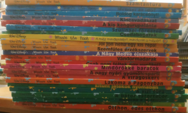 23 db Micimack� k�nyvklub: Sz�mtant�ra; Otthon, �des otthon; Csacsi napi buli; Malacka a fa tetej�n; A b�tor s�tort�bor; A v�zi t�ra; Elt�nt j�t�kok nyom�ban; Lakoma a Pagonyban; A vir�goskert; A nagy ny�ri gy�m�lcsparti; Mind�r�