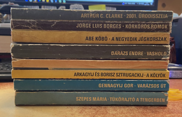 Jorge Luis Borges, Darvas Endre, Gennagyij Gor Arthur C. Clarke - 8db kozmosz fantasztikus k�nyv