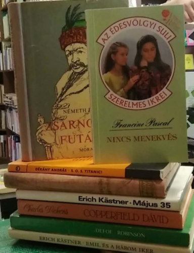 8 db-os K�NYVMENT� AJ�NLAT, ifj�s�gi: Emil �s a h�rom iker+ Robinson Crusoe+ Copperfield D�vid+ M�jus 35.+ Utaz�s a Holdba+ Zsarnokok fut�ra+ S.O.S. Titanic!+ Nincs menekv�s (�desv�lgyi suli szerelmes ikrei)