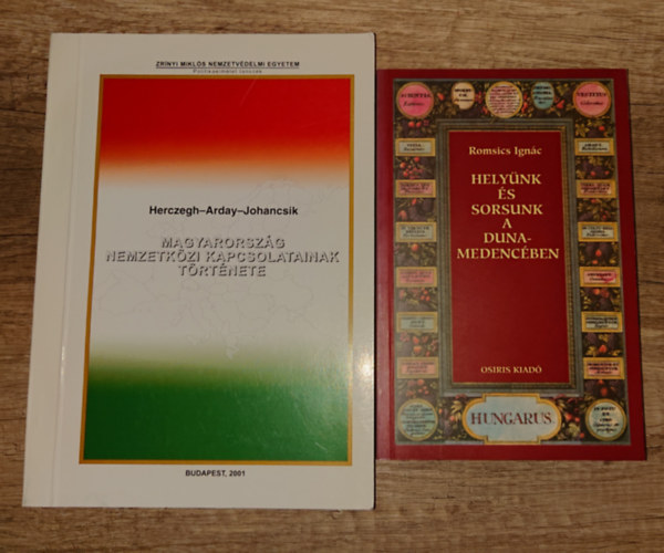 2 k�nyv Magyarorsz�g k�lkapcsolatair�l: Hely�nk �s sorsunk a Duna-medenc�ben, Magyarorsz�g nemzetk�zi ka�pcsolatainak t�rt�nete