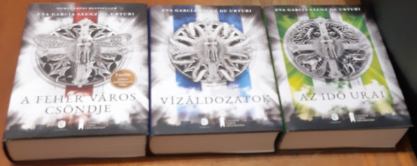 Az id urai + Vzldozatok + A fehr vros csndje ( A fehr vros trilgia )