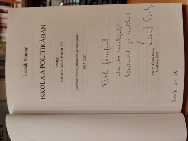 Iskola a politik�ban (dedik�lt)