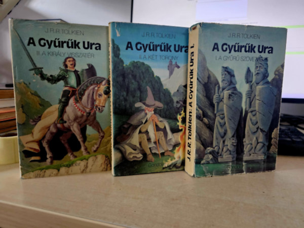 A Gyrk Ura I-III.: A Gyr Szvetsge - A Kt Torony - A Kirly Visszatr (Els magyar nyelv kiads)