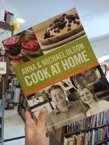 Anna and Michael Olson Cook at Home: Recipes for Everyday and Every Occasion / Receptek minden napra �s alkalomra./
