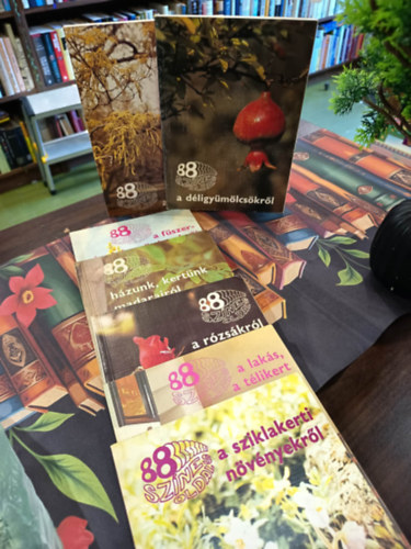 88 sz�nes oldal k�nyvcsomag 7 darabos K�NYVMENT� AJ�NLAT: 88 sz�nes oldal a sziklakerti n�v�nyekr�l, 88 sz�nes oldal a lak�s, a t�likert �s az �vegh�z n�v�nyeir�l, 88 sz�nes oldal a r�zs�kr�l,  88 sz�nes oldal a d�ligy�m�lcs