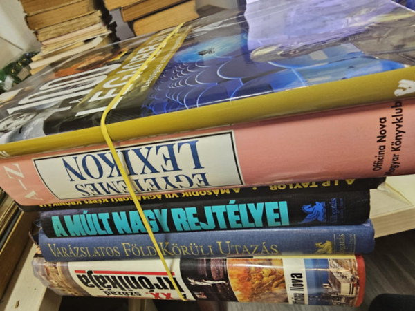 6db album, K�NYVMENT� AJ�NLAT: A 100 legjobb film+ Egyetemes lexikon A-Z+ A m�sodik vil�gh�bor� k�pes kr�nik�ja+ A m�lt nagy rejt�lyei+ Var�zslatos F�ld k�r�li utaz�s+ A XX. sz�zad kr�nik�ja