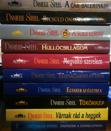 10 db Danielle Steel k�nyvcsomag