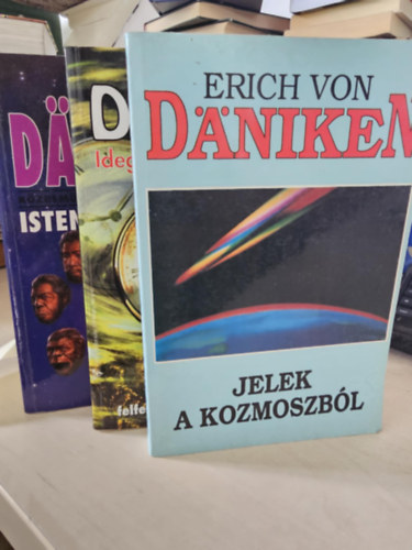 Erich Von Daniken - 3db Dniken ktet: Istenek nyomai+ Idegenek a vilgrbl+ Jelek a kozmoszbl