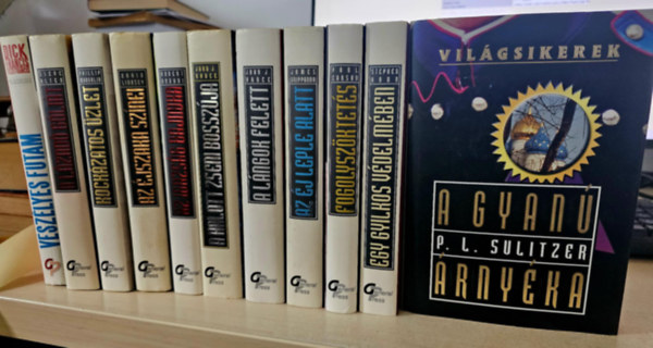 Steve Alten, Phillip Margolin, Lindsey David, Robert Dugoni, John J. Nance, James Grippando, Paul Carson, Stephen Horn, Paul-Loup Sulitzer, Vilgsikerek sorozat Dick Francis - 11 db krimi, KNYVMENT AJNLAT: Veszlyes futam, A lzad Glit, Kockzatos zlet, Az jszaka sznei, Az igazsg bajnoka, A halott zseni bosszja, A lngok felett, Az j leple alatt, Fogolyszktets, Egy gyilkos vdelmben, A gy