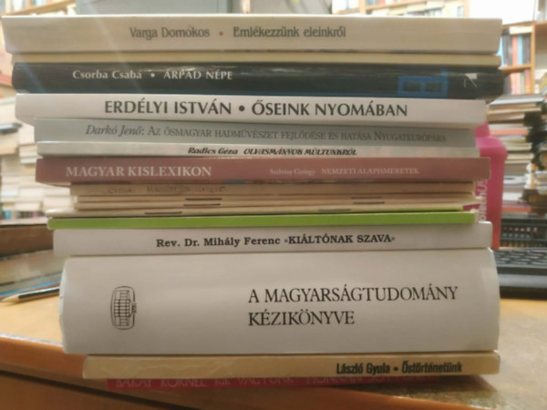 16 db �st�rt�nelem: Kik vagyunk? Honnan j�tt�nk?; �st�rt�net�nk; A magyars�gtudom�ny k�zik�nyve; "Ki�lt�nak szava"; Eredet�nk �s �shaz�nk; Magyars�gismeret I-IV.