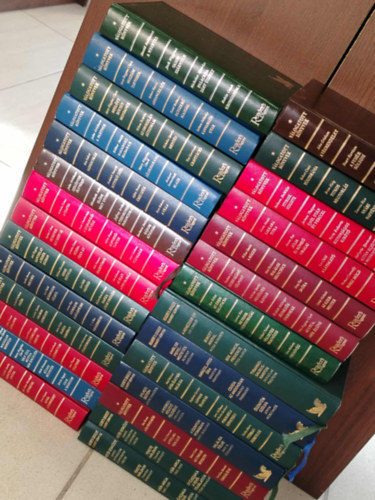 K�NYVMENT� AJ�NLAT, 28 DB. Reader's Digest V�LOGATOTT K�NYVEK.