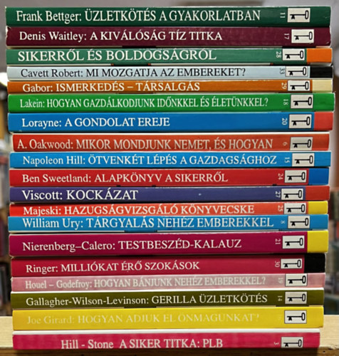19 db Kulcs k�nyv: �zletk�t�s a gyakorlatban, A kiv�l�s�g t�z titka, Sikerr�l �s boldogs�gr�l, Mi mozgatja az embereket?, Ismerked�s - t�rsalg�s, Hogyan gazd�lkodjunk id�nkkel �s �let�nkkel?, A gondolat ereje, avagy a Lorayne-f�l