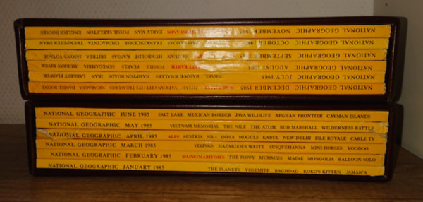A National Geographic angol kiad�s�nak teljes 1985-�s �vfolyama - 12 lapsz�m 2 m�b�rtokban