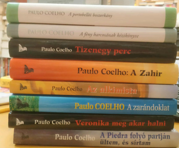 8 db Paulo Coelho: A portobell�i boszork�ny; A f�ny harcos�nak k�zik�nyve; Tizenegy perc, A Zahir, Az alkimista; A zar�ndoklat; Veronika meg akar halni; A Piedra foly� partj�n �ltem �s s�rtam