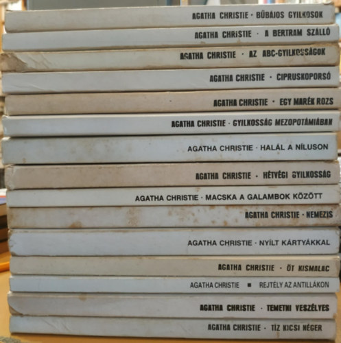 15 db Agatha Christie krimi (cmlista a termklersban)