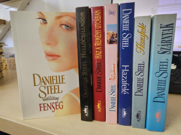 6db Danielle Steel ktet, KNYVMENT AJNLAT: Fensg+ Hullcsillagom+ Hz a Remny utcban+ Palomino+ Hazafel+ Szrnyak