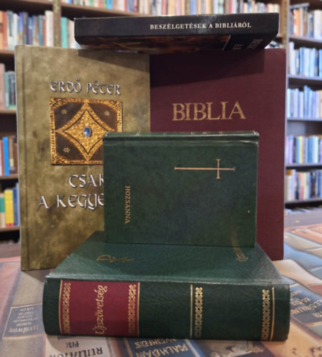 5 db vall�si k�tet, K�NYVMENT� AJ�NLAT: Besz�lget�sek a Bibli�r�l, �jsz�vets�gi Szent�r�s, Hozsanna! Teljes kott�s n�p�nekesk�nyv, Csak a kegyelem, Biblia (�sz�vets�gi �s �jsz�vets�gi Szent�r�s)