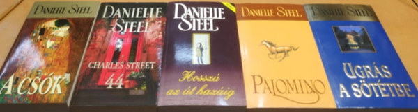 5 db Danielle Steel: A csk + Charles Street 44 + Hossz az t hazig + Palomino + Ugrs a sttbe