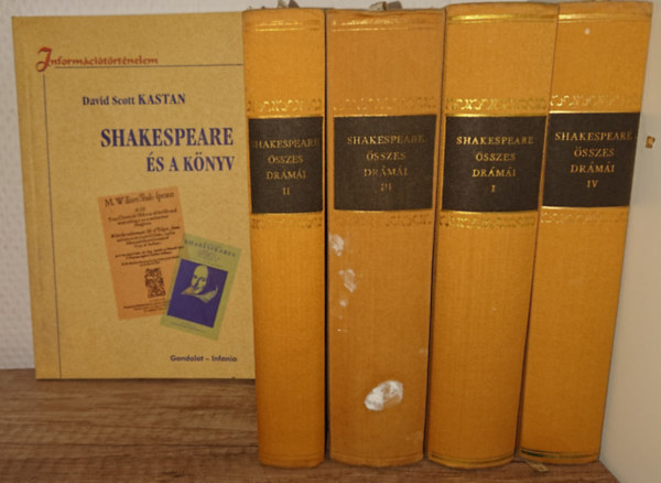 William Shakespeare sszes drmi (I-IV.) egy kivl rla szll ajndktettel - Shakespeare s a knyv
