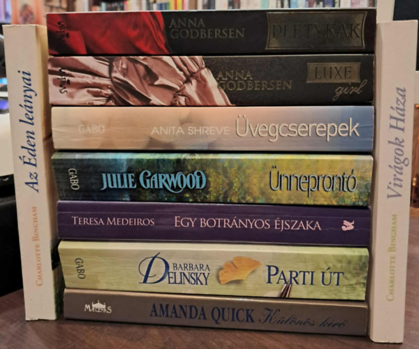 9 db-os romantikus KNYVMENT AJNLAT: Pletykk, Luxe girl, vegcserepek, nnepront, Egy botrnyos jszaka, Parti t, Klns kr, Virgok hza, Az den lenyai