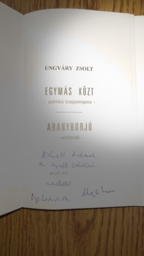 Egym�s k�zt (politikai szappanopera)