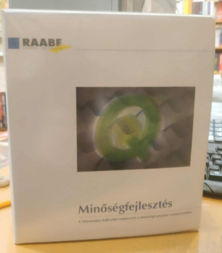 Minsgfejleszts - A folyamatos fejleszts mdszerei a minsgirnytsi rendszerekben (RAABE)