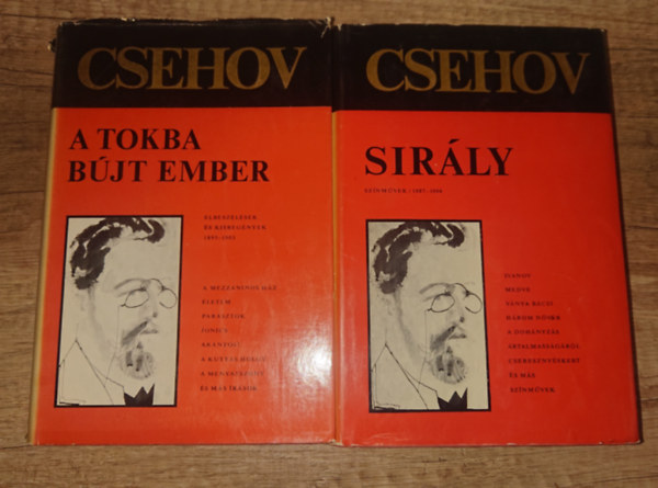 2 k�tet Csehovt�l: A tokba b�jt ember (Elbesz�l�sek, kisreg�nyek 1895-1903), Sir�ly (�s m��s dr�m�k)
