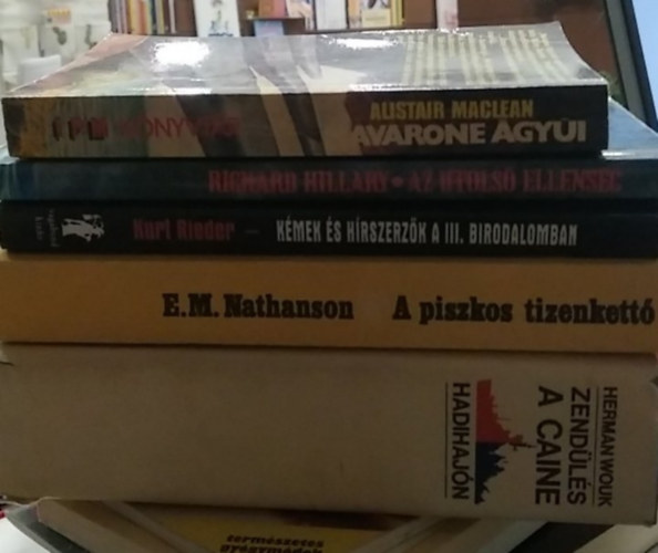 5 db-os K�NYVMENT� AJ�NLAT, h�bor�s: Zend�l�s a Caine hadihaj�n+ A piszkos tizenkett�+ Az utols� ellens�g+ K�mek �s h�rszerz�k a III. Birodalomban+ Navarone �gy�i