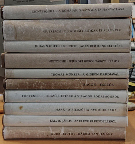 10 db Filozfia (Magyar Helikon): Filozfiai kritikk s alapelvek; Az ember rendeltetse; Ifjkori grg trgy rsok; A Gideon kardjval; A rmaiak nagysga s hanyatlsa; Esszk;Beszlgetsek a vilgok sokasgrl; A filoz