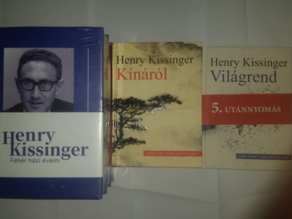 Knrl+Vilgrend+Fehr hzi veim Kissinger 3 ritka mve egytt