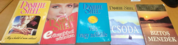 5 db Danielle Steel: Biztos menedk + Csoda + Erszakkal vdolva + Mg a hall el nem vlaszt + Vele vagy nlkle