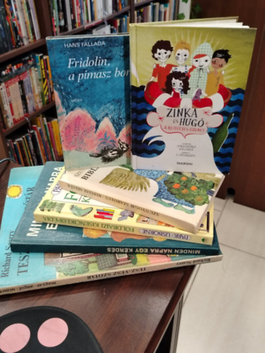 K�NYVMENT� AJ�NLAT 6 DB. Gyerekk�nyvek. Tesz-Vesz sz�t�r /magyar-angol-n�met/, Minden napra egy k�rd�s, F�ldrajzi kisenciklop�dia, Bibliai mes�k, Fridolin, a pimasz borz, Zinka �s Hug� - A rejt�lyes �zenet