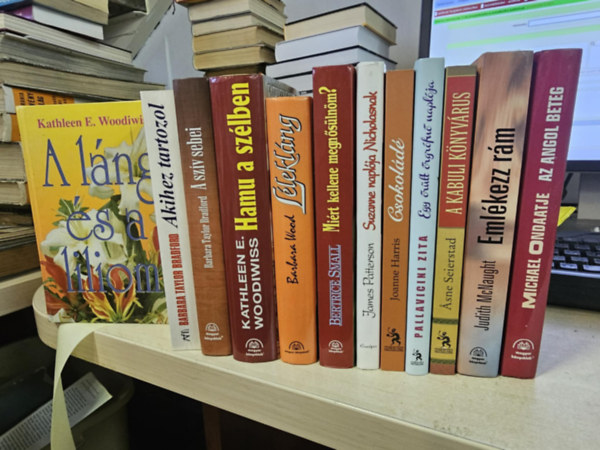 12db romi, K�NYVMENT� AJ�NLAT: A l�ng �s a liliom+ Akihez tartozol+ A sz�v sebei+ Hamu a sz�lben+ L�lekl�ng+ Mi�rt kellene megn�s�ln�m?+ Suzanne napl�ja Nicholasnak+ Csokol�d�+ Egy �r�lt �rgr�fn� napl�ja+ A kabuli k�nyv�rus+ E