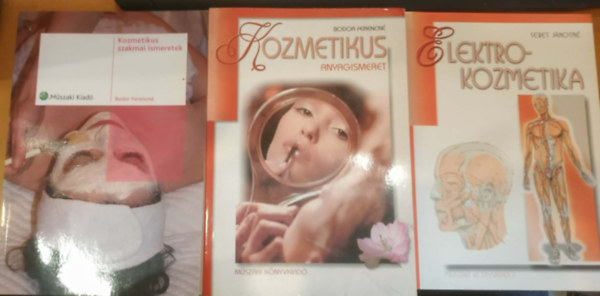 3 db Kozmetikus anyagismeret + Kozmetikus szakmai ismeretek + Elektrokozmetika