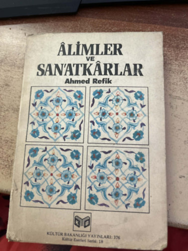 Alimler ve Sanatkarlar / Tud�sok �s m�v�szek