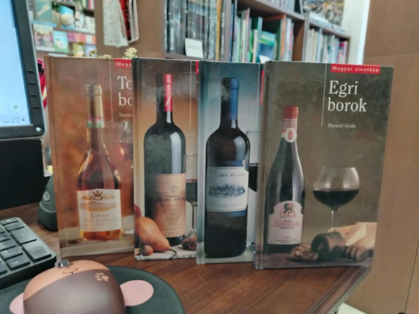 KNYVMENT AJNLAT, 4 DB. "A borok kedvelinek" Egri borok + Szekszrdi borok + Villnyi borok + Tokaji borok