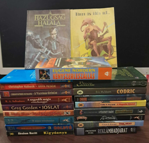 20 db-os fantasy knyvcsomag: Tren s idn tl...+A hazugsg halla+Knyszerleszlls+Bbor Csszr+Codric+Stonehenge+A Magnlia Nvrei+
