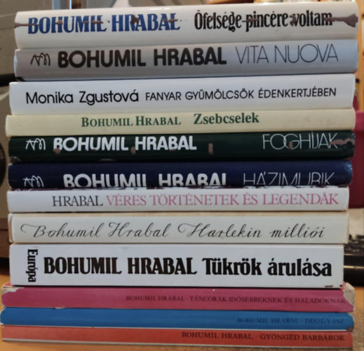 12 db Bohumil Hrabal: felsge pincre voltam; Fanyar gymlcsk denkertjben; Tkrk rulsa; Vita Nuova; Foghjak; Vres trtnetek s legendk; Hzimurik; Zsebcselek; Harlekin millii; Gyngd barbrok; Dszgysz; Tnc