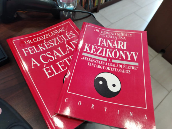 Felk�sz�l�s a csal�di �letre+Tan�ri k�zik�nyv a "Felk�sz�l�s a csal�di �letre"tant�rgy oktat�s�hoz