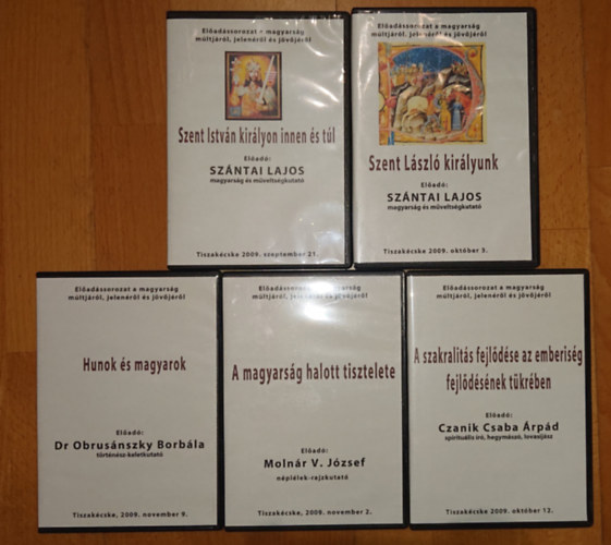 Szntai Lajos, Czanik Csaba rpd, Molnr V. Jzsef (elad), Obrusnszky Borbla - 5 magyar trtnelemmel fodlalkoz eladst tartalmaz DVD: A magyarsg halott tisztelete, A szakralits fejldse az emberisg fejldsnek tkrben, Szent Lszl kirlyunk, Szent Istvn kirlyon innnen s tl, Hunok s magyar