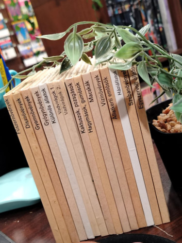 K�NYVMENT� AJ�NLAT, 15 DB. B�v�r Zsebk�nyvek. F�szern�v�nyek, D�szn�v�nyek, Gyomn�v�nyek, Gy�gyn�v�nyek, K�l�n�s �llatok, Vadvir�gok 1 , Vadvir�gok 2 , Kaktuszok, pozsg�sok, Hagym�sok, gum�sok, Macsk�k, V�zin�v�nyek, �l