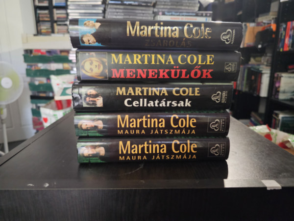 Martina Cole - Menekülők, zsarolás, cellatársak, Maura játszmája 2 db - összesen 5 kötet