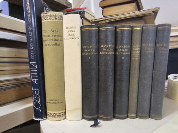 6db-os vers csomag 9 k�tetben K�NYVMENT� AJ�NLAT: J�zsef Attila minden verse �s versford�t�sa+ T�th �rp�d �sszes versei, vesrford�t�sai, novell�i+ �nek a s�ks�gon (Hajnal Anna)+ Arany J�nos �sszes k�ltem�nyei I-III+ Balassi B�l