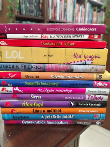 K�NYVMENT� AJ�NLAT, 13db. Ifj�s�gi k�nyvek. Csal�dcsere; B�di �s a fantasztikus t�p�r�d�s; S�rk�ny�l� Jol�n; R�d hangolva; 4 �s f�l bar�t; T�lvil�gi �tmutat�; Samantha b�szkes�ge; Az idegen muszt�ng; Sierra; �lomfog�; L