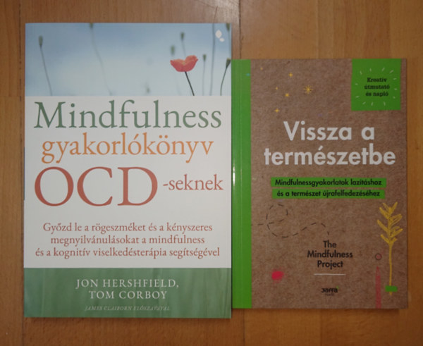 2 k�nyv a Mindfulnessr�l: Mindfulness gyakorl�k�nyv OCD-seknek, Vissza a term�szetbe - Mindfulnessgyakorlatok laz�t�sok �s a term�szet �jrafelfedez�s�hez