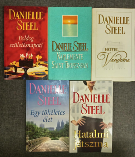 Danielle Steel - (5db) Danielle Steel romantikus knyvcsomag: Boldog szletsnapot! / Naplemente Saint Tropez-ban / Vendome Hotel / Egy tkletes let / Hatalmi jtszma
