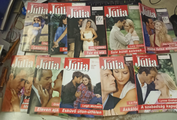 10 Jlia magazin (331-340) lapszmig: Mesevilg +Eleven ajndk +Eskv ton-tflen +skldk +A szabadsg kapuja +Hiba futsz ellem +Szv kldi szvnek.. +Tz s vz +Smink nlkl +Leoml falak