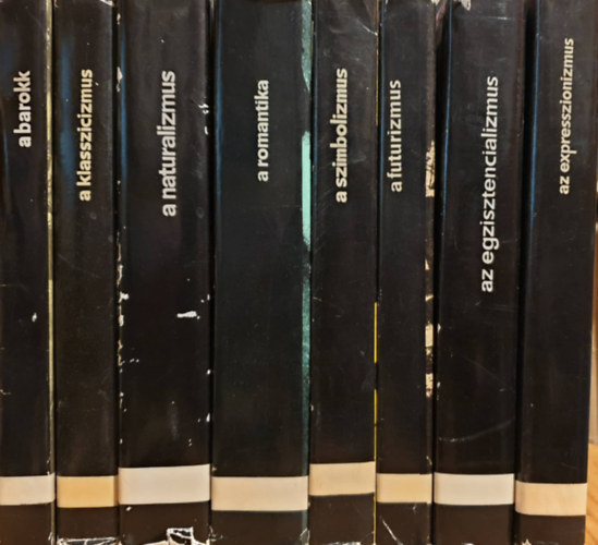 14 k�tet a Gondolat Kiad� "izmusok" sorozat�b�l: A manierizmus - A naturalizmus - Az egzisztencializmus - A Sz�rrealizmus - Az expresszionizmus - A barokk - A szentimentalizmus - A szocialista realizmus I-II. - A klasszicizmus - A neoavantgarde