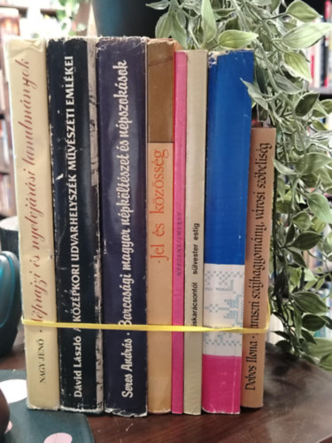 K�NYVMENT� AJ�NLAT, 8 DB. N�prajz. N�prajzi �s nyelvj�r�si tanulm�nyok, A k�z�pkori Udvarhelysz�k m�v�szeti eml�kei, Barcas�gi magyar n�pk�lt�szet �s n�pszok�sok, Jel �s k�z�ss�g, N�pzeneismeret, Kiskar�csonyt�l s�lveste